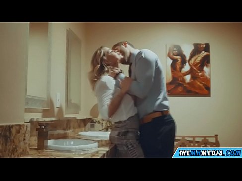 ❤️ Kapag ang isang busty blonde seduces sa isang pampublikong banyo Porno sa tl.pornoklinge.ru ❌❤